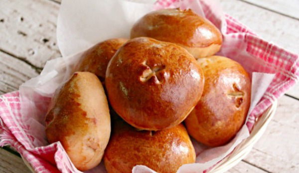 A Deliciously Simple Recipe for Chocolate Bread With Oreo Cream Cheese