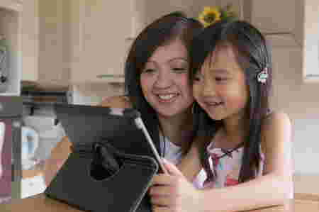 Negative Effects Of Electronic Devices On Toddlers Highlighted By Doctors
