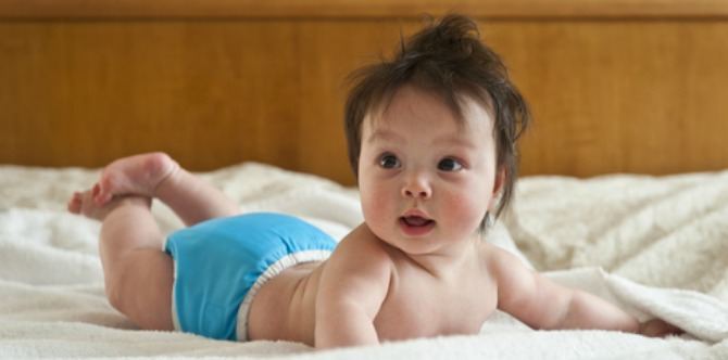 Cloth or Disposables: What to Consider When Choosing Baby Diapers