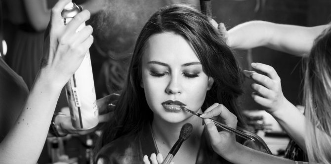 Prepare for a new wardrobe: say goodbye to 2016 beauty/fashion trends