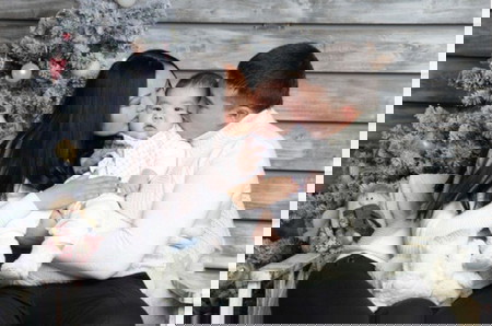 Christmas inspired baby names, parents, family, kiss, happy, celebration, xmas