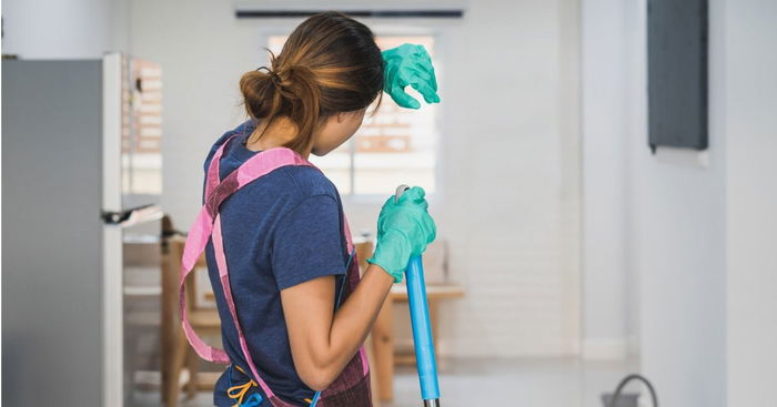 8 Warning Signs That Indicate It's Time to Let Your Helper Go