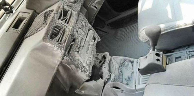 Power bank left in the car explodes and bursts into flames
