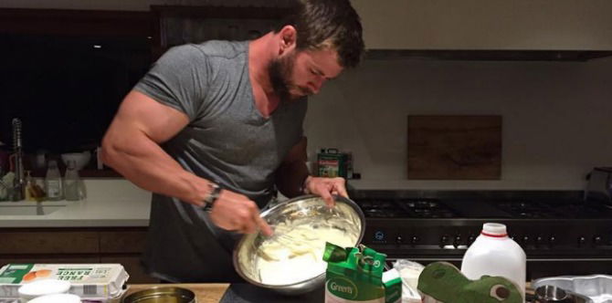 LOOK: Chris Hemsworth baked an adorable last-minute cake for his daughter's 4th birthday!