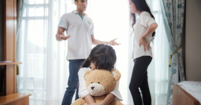7 Things You Should Avoid Doing In Front Of Your Kids
