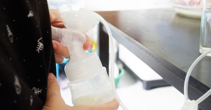 Singaporean Mum Humiliated By Male Colleague For Expressing Breast Milk At Work