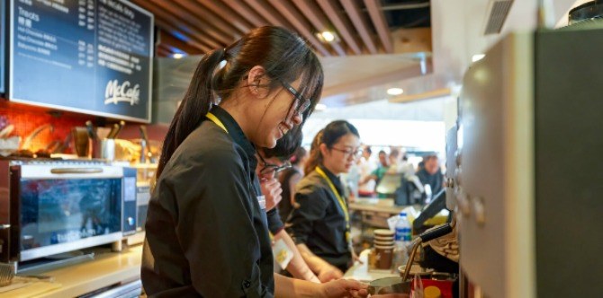 9 types of Singaporean customers that you'll experience when working in F&B