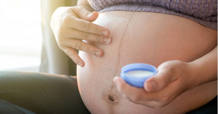 13 Dangerous Beauty Products to Avoid During Pregnancy