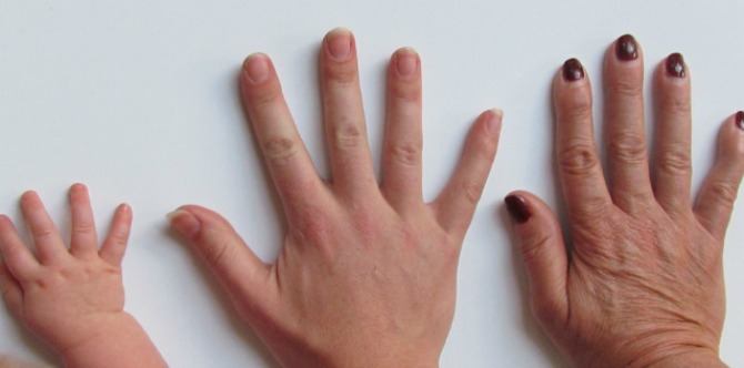 8 Important Lessons Older Mothers Have for Younger Mums