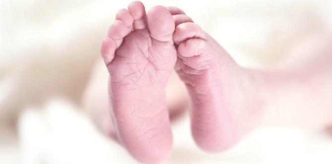 Meeting A Newborn? Here Are 5 Things You Need To Do