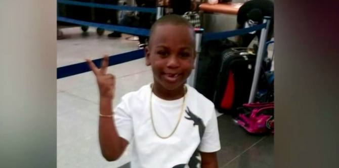 5 year old boy flying alone was sent to the wrong flight by airline