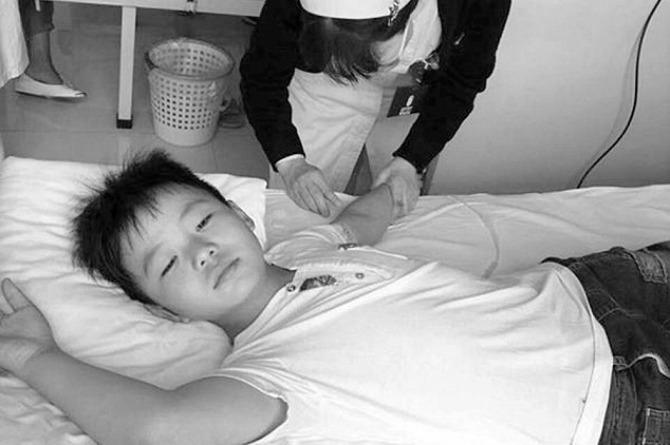 What is true filial piety? It's what this little boy did for his dying father