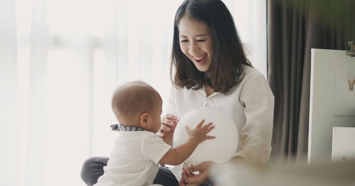 Playing With Newborn: 6 Games to Play With Your 0 to 3-month-old