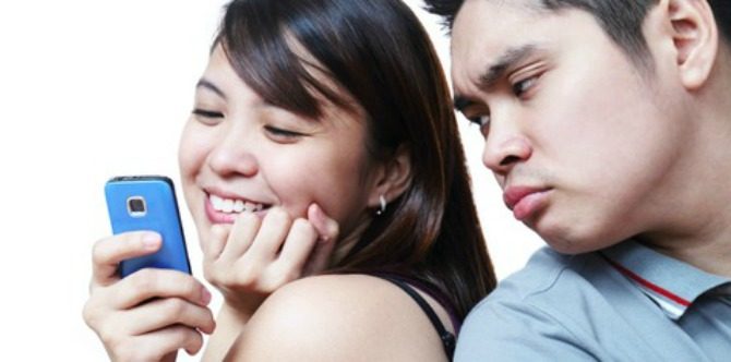 6 ways social media is ruining your marriage