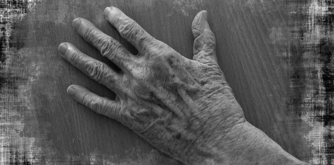 Shocking! Maid assaults employer's mum in Singapore, robs her!