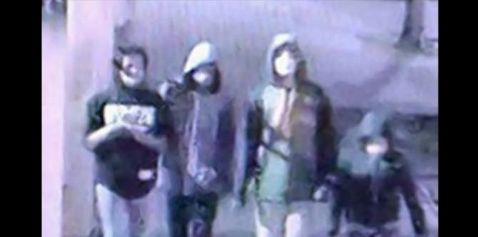 4 Kids beat up and steal from 30-year-old man