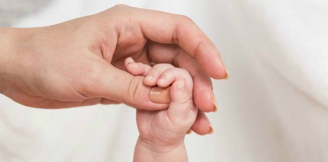 How to Find Out Your Baby’s Dominant Hand