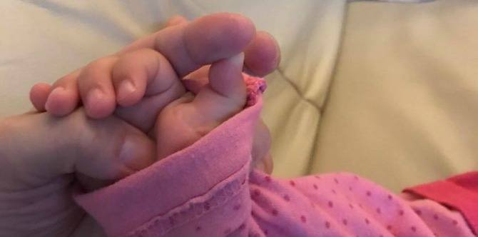 This Singapore Toddler Has 'Trigger Thumb' and Here's What It Means!