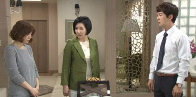 How to deal with a meddling mother-in-law during the holidays