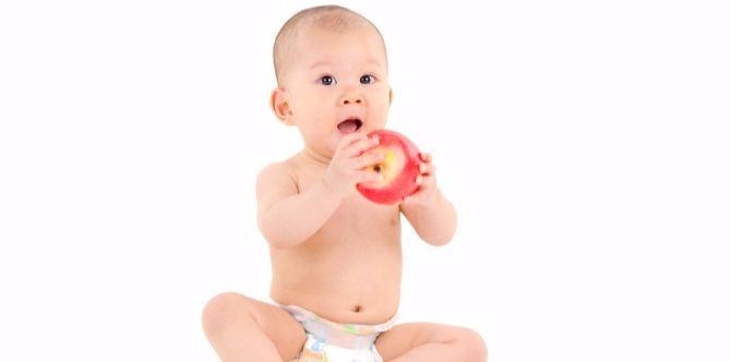 The effortless way to diaper an active baby