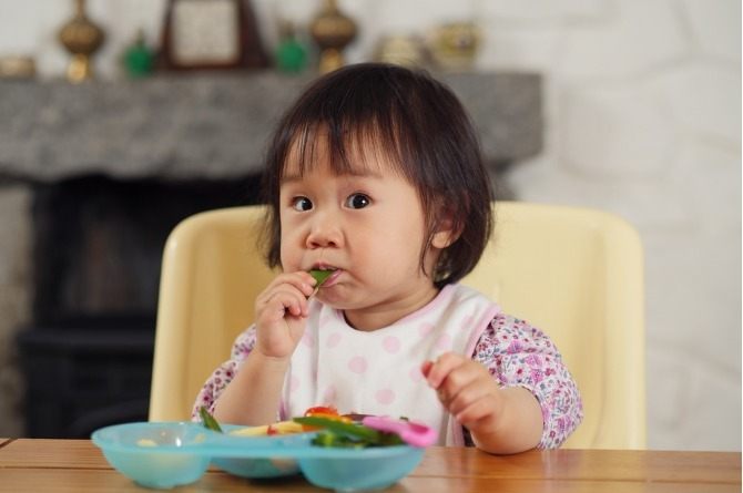 Mums, Heres a Guide to Introducing Solids to Your Little One...