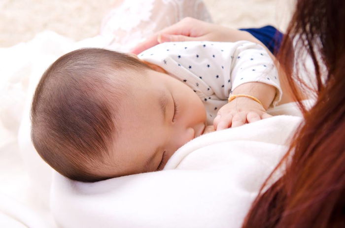 8 Essential Tips For New Mothers For A Successful Breastfeeding Journey