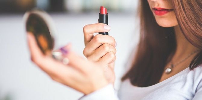 Herpes From Lipstick Allegation: Woman Sues Cosmetic Chain