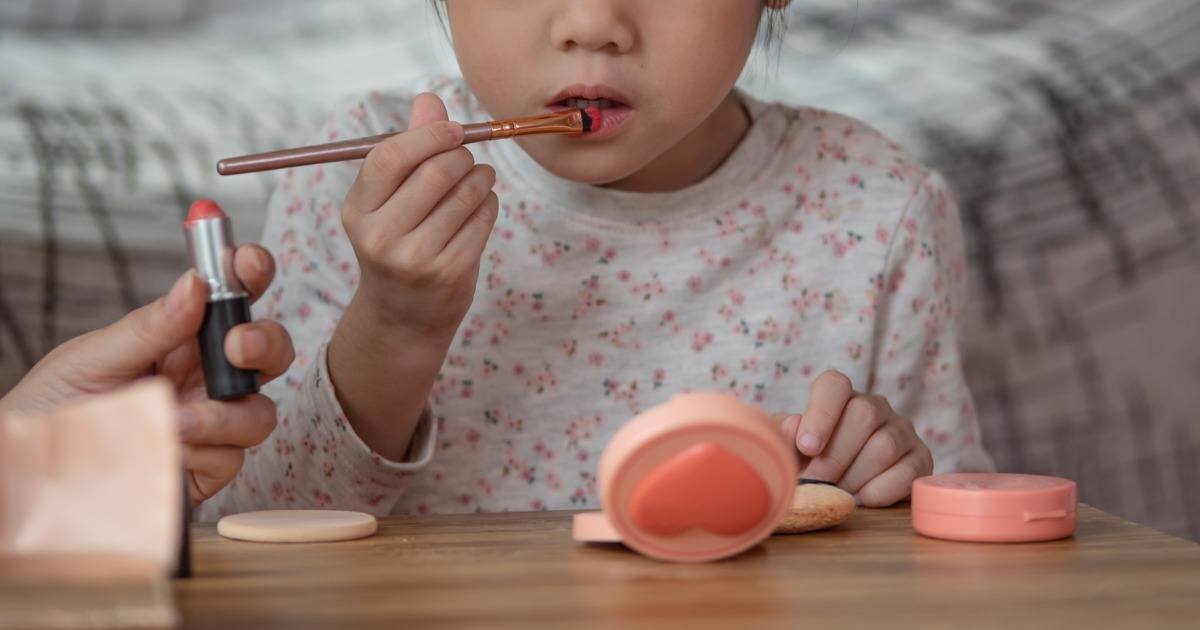 Dangers Of Makeup Ingredients Revealed In Child's Bad Allergic Reaction
