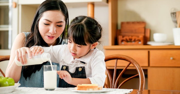 Here's Why You Should Be Giving Your Toddler A Tall Glass of Fresh Milk