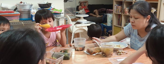 The Singapore Family Raising 7 Kids On Under S$3000 A Month