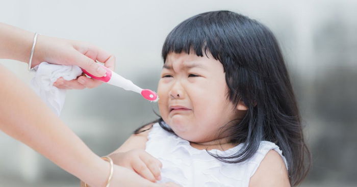 6 Mum-tricks to Get Your Kid to Brush Their Teeth