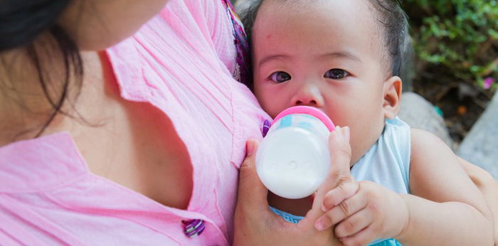 Should You Believe New Research That Says Introducing Solids Early to Baby Helps Him Sleep Better?