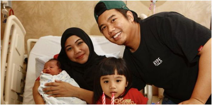 Singapore mum and dad welcome second National Day baby!