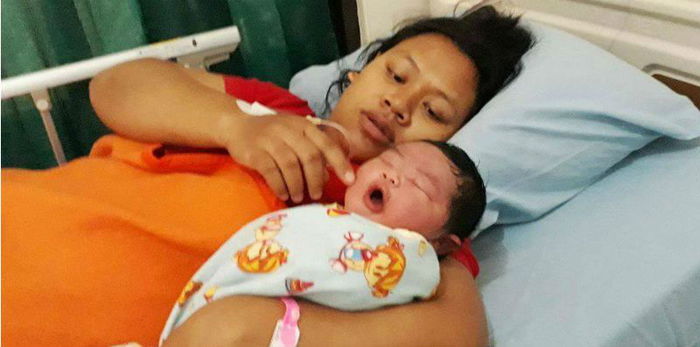 Petite mother gives birth to her 5.7kg baby via vaginal delivery!