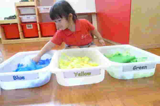 src=https://sg admin.theasianparent.com/wp content/uploads/sites/12/2018/10/when is a child considered nonverbal intext 1.jpg photo tanda autisme pada kanak-kanak, anak lambat bercakap, ciri-ciri autisme, cara mengajar anak autisme, tanda awal autisme, simptom autisme,