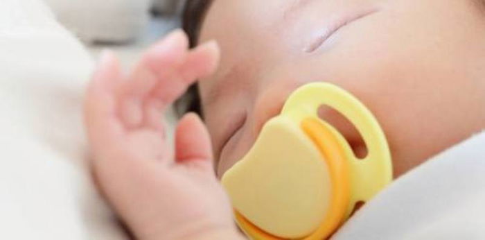 Study: Cleaning baby's pacifier with your saliva may reduce allergy risk