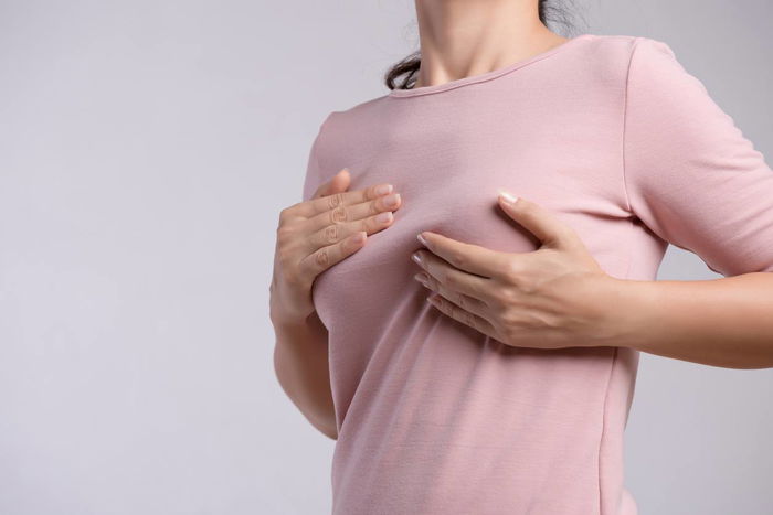 7 Common Reasons Why Your Breasts Are Super Itchy!
