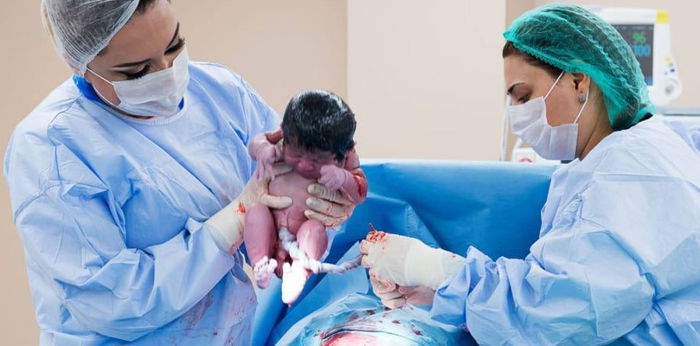 Surgeon With Ectopic Pregnancy Suffers Miscarriage After Operating on a Patient