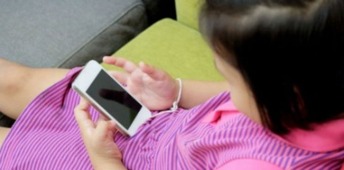 Every Parent Should Draw Up a Contract to Monitor Their Kid's Cell Phone