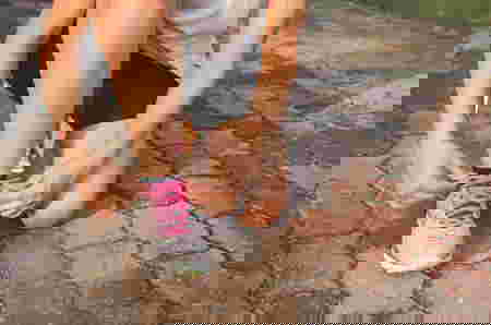 how to teach a kid to tie their shoes