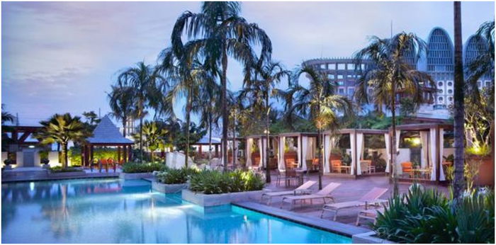 6-year-old Singapore girl dies after being left alone in hotel pool