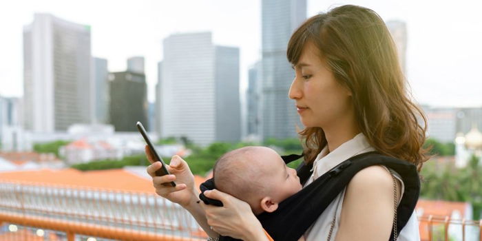 21 Gifts Moms Who Have to Travel With a Baby Will Appreciate