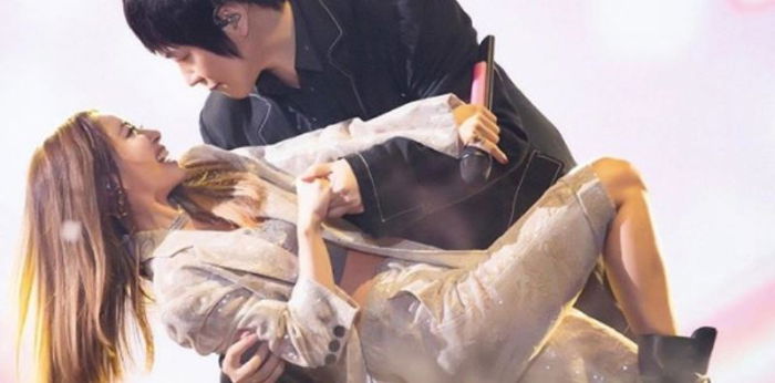 Singer Jolin Tsai 'Proposes' To Mayday's Ashin During Concert