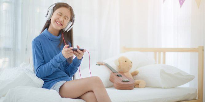 Here’s How To Facilitate Good Money Habits In Your Teen