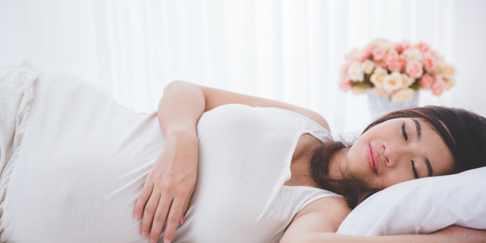 pregnant woman sleeping on side