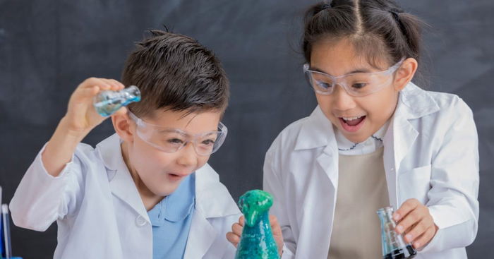 3 Easy Science Experiments to Tickle the Big Brains of Your Little Ones