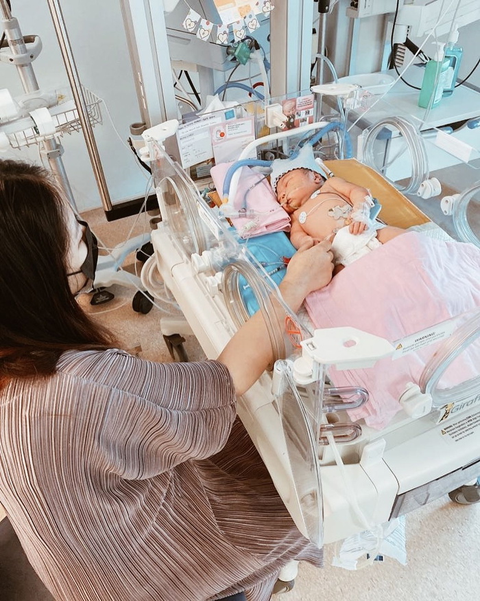 Mum Who Gave Birth To Baby Without Heartbeat Finally Carries Her After 8 Days