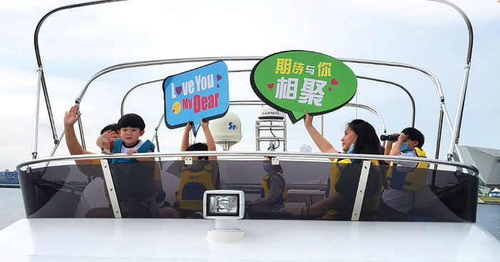 20 Malaysian Families On Board Yacht Tearfully Greets Loved Ones Far Over At Woodlands Park