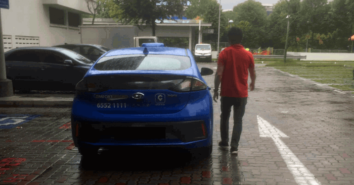 Cabby Goes Out Of His Way To Help Mum Of 3 Despite Heavy Rain