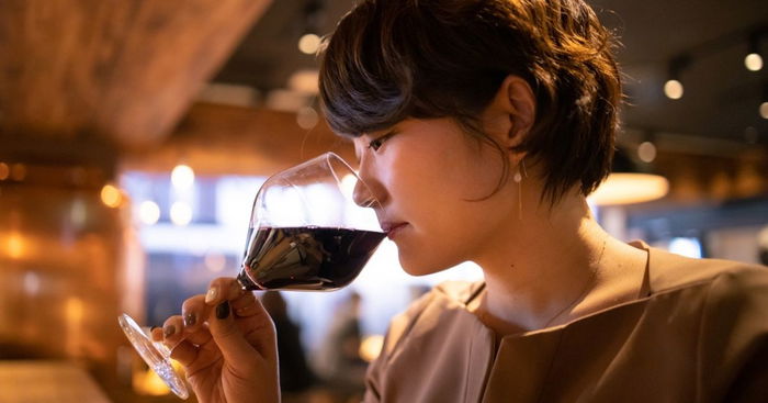 Is It Safe To Drink Alcohol While Breastfeeding?